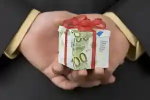 Как женщине просить подарков?