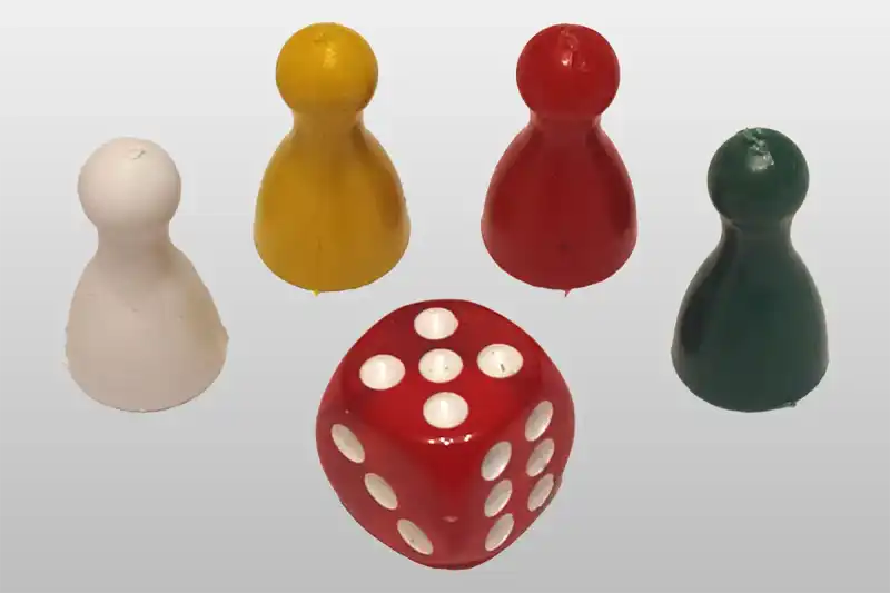 Кубик та 4 фішки