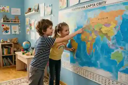 Настінна політична карта світу — незамінний елемент дитячої кімнати